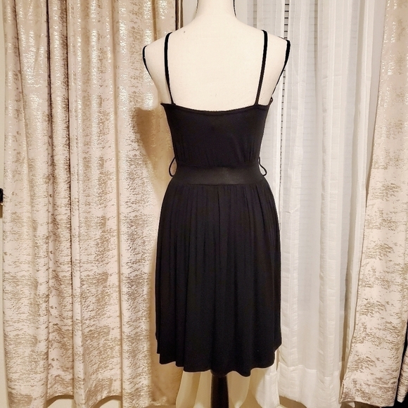 Forever 21 | Pleated Black Dress - Picture 5 of 5
